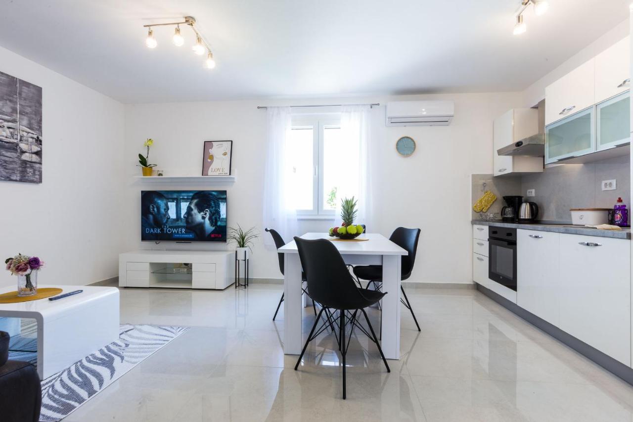 Petra Modern Apartment With Free Parking And Bbq Zadar Exterior photo