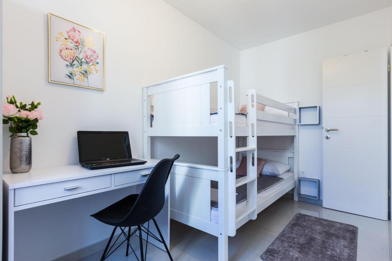 Petra Modern Apartment With Free Parking And Bbq Zadar Exterior photo