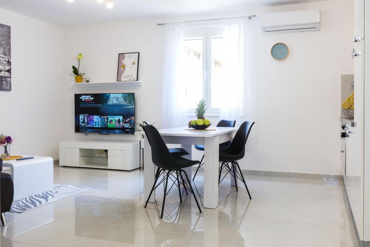 Petra Modern Apartment With Free Parking And Bbq Zadar Exterior photo