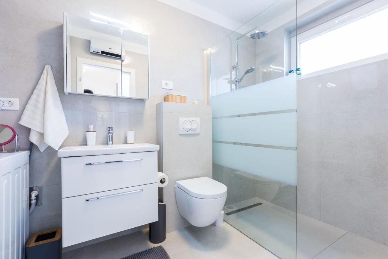 Petra Modern Apartment With Free Parking And Bbq Zadar Exterior photo
